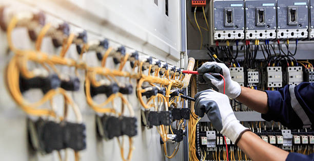 Professional Electrician technician working in Dranesville, VA
